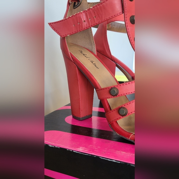 Michael Antonio Juilee Coral - Picture 11 of 13